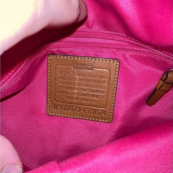 *barely used* Vintage hot pink & tan COACH medium to large sized shoulder purse - Picture 4 of 8
